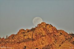 Astronomy_Moonrise-Arch_20230504_3884